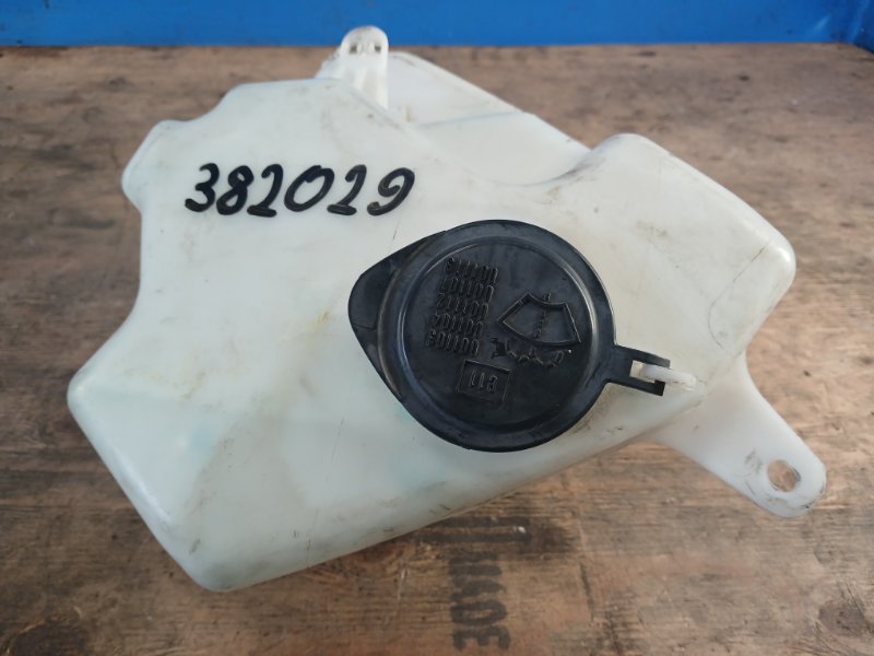 Washer reservoir TOYOTA PRIUS - 20 03-11 2008