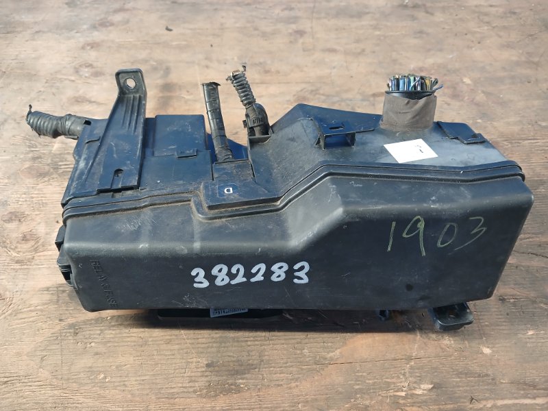 Engine compartment fuse box TOYOTA AVALON 05-12 2010