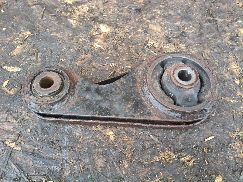 Lower engine mount TOYOTA PRIUS - 20 03-11 2008